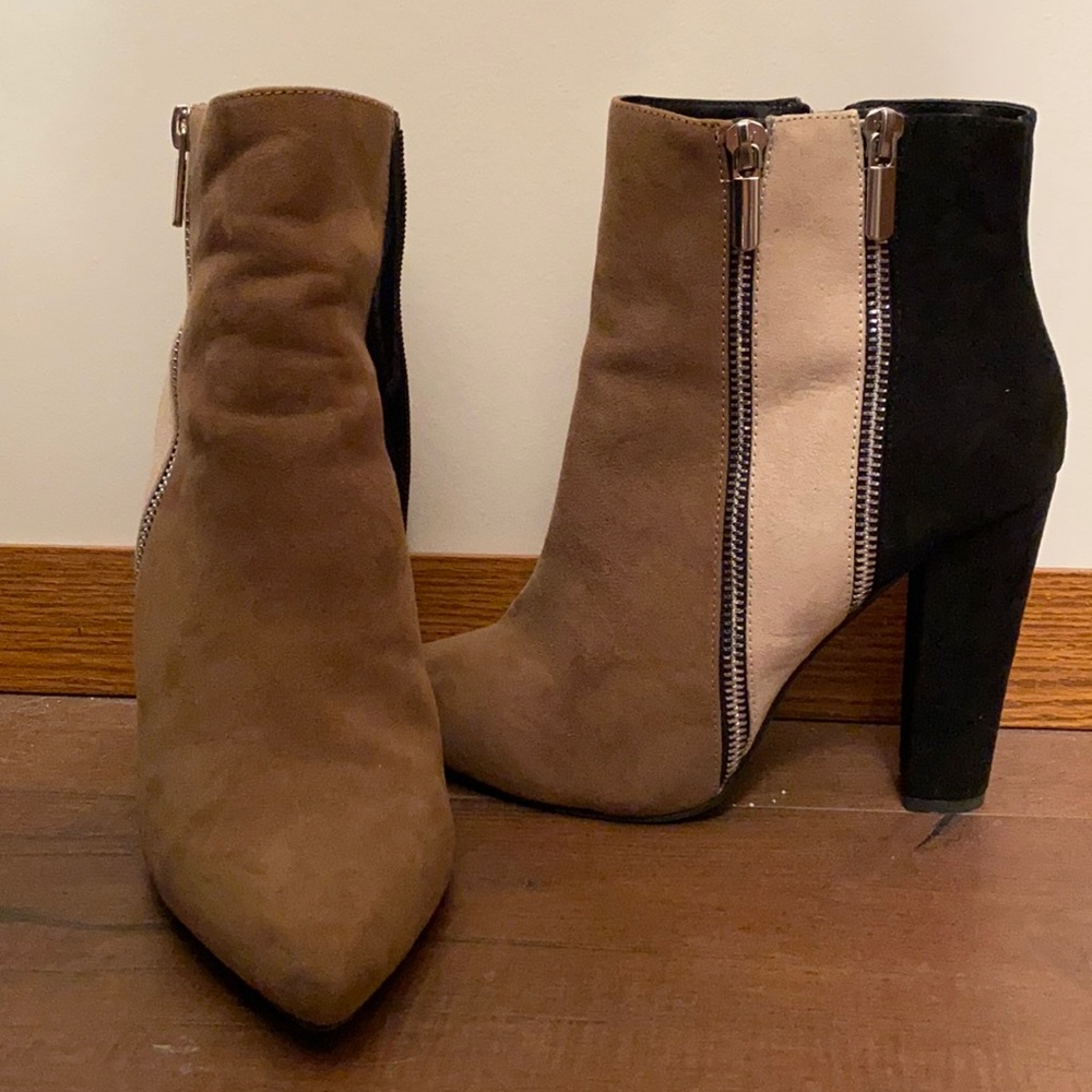 Cute suede tri tone ankle booties!